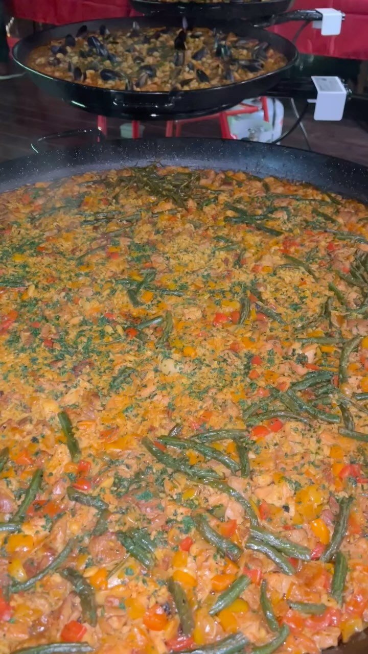 Vegetarian Paella with Fresh Vegetables